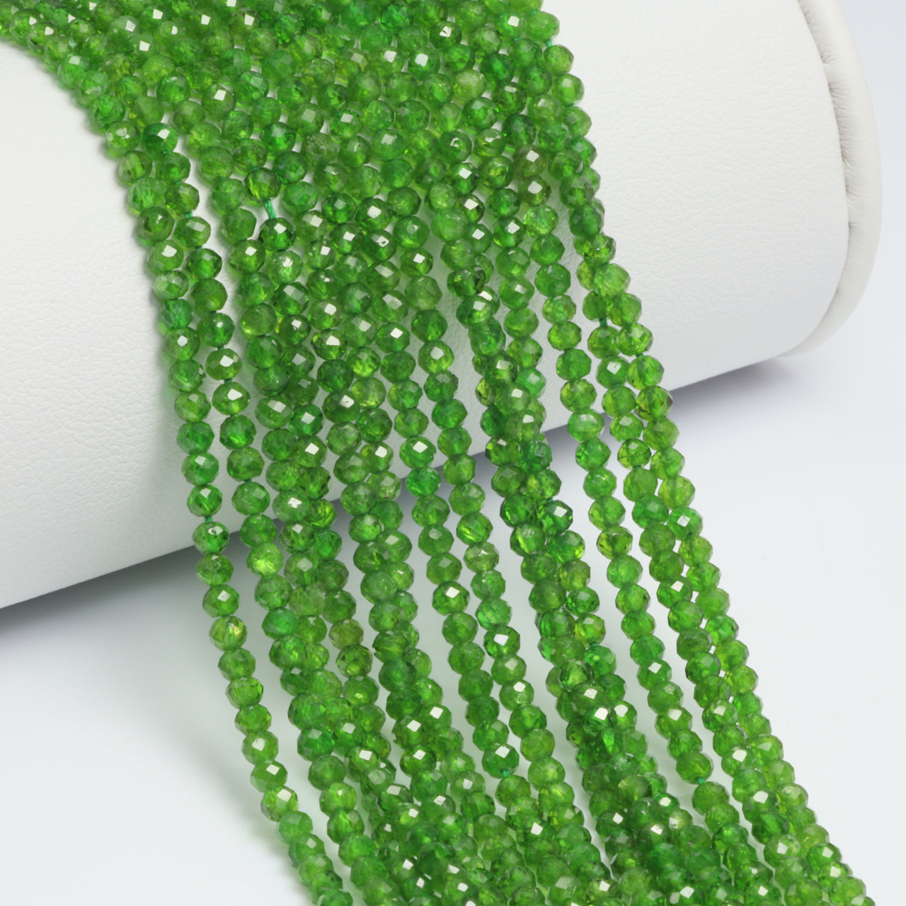 Green Chrome Diopside 2.5mm Faceted Rounds